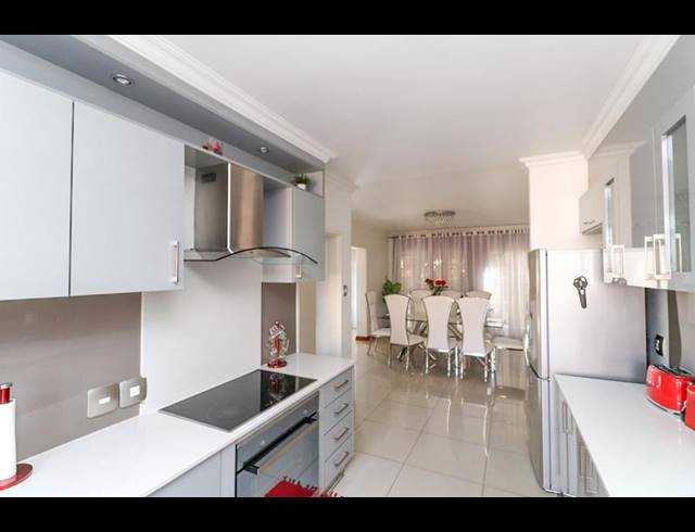 4 BEDROOM TOWNHOUSE FOR SALE IN BRUMA